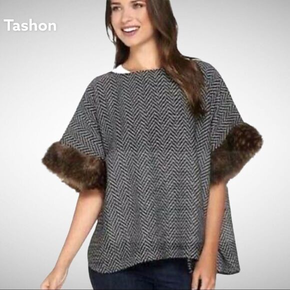 Tashon Nwot faux fur trim cute black top with cream chevron print - Picture 1 of 14
